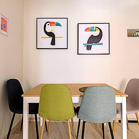 Cozy Flat With 1 Bedroom Next To Metro Station アテネ エクステリア 写真
