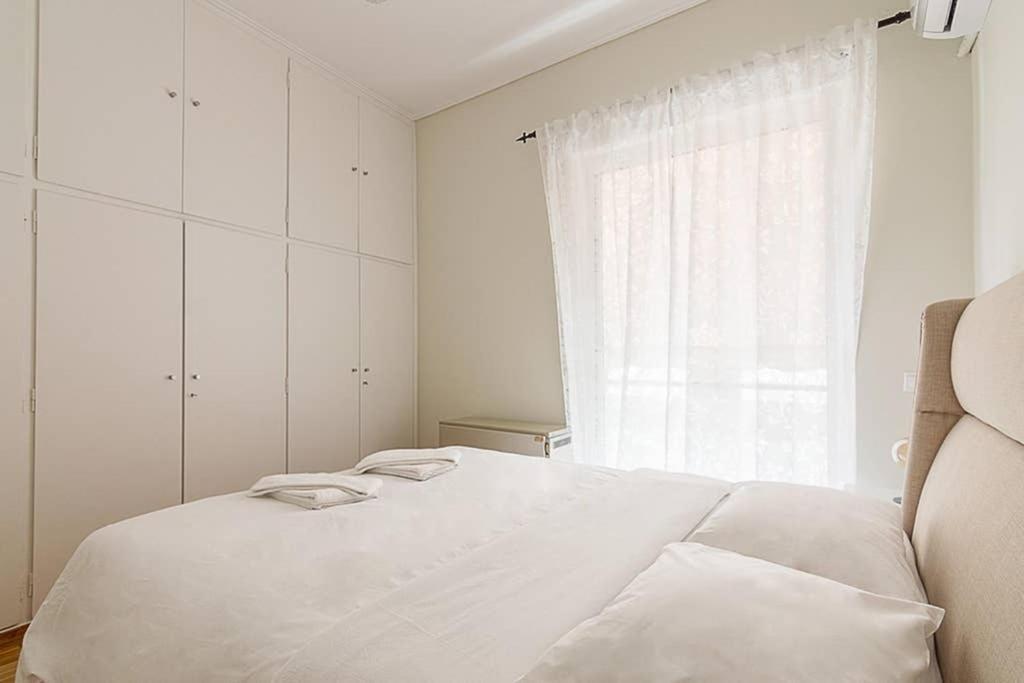 Cozy Flat With 1 Bedroom Next To Metro Station アテネ エクステリア 写真