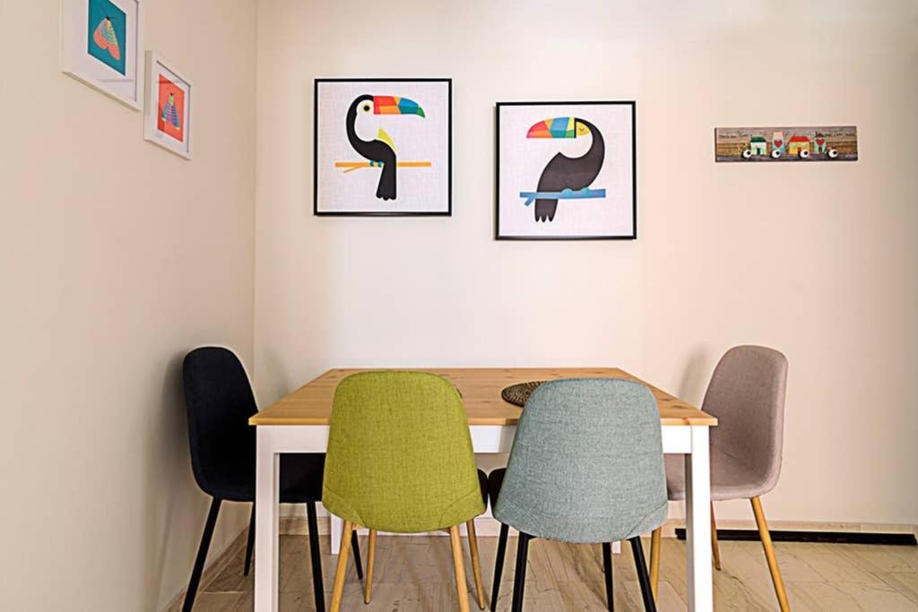 Cozy Flat With 1 Bedroom Next To Metro Station アテネ エクステリア 写真