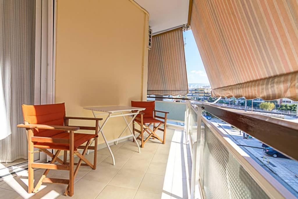 Cozy Flat With 1 Bedroom Next To Metro Station アテネ エクステリア 写真