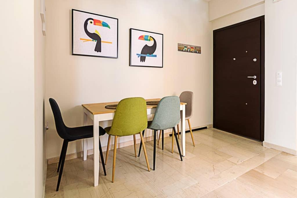 Cozy Flat With 1 Bedroom Next To Metro Station アテネ エクステリア 写真