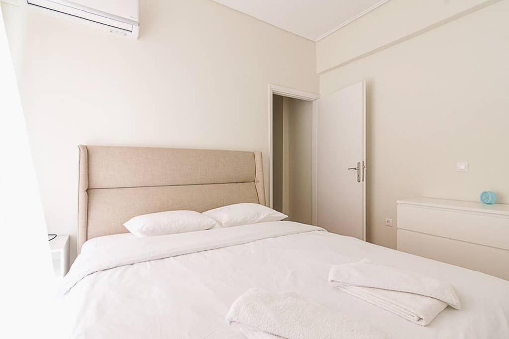 Cozy Flat With 1 Bedroom Next To Metro Station アテネ エクステリア 写真
