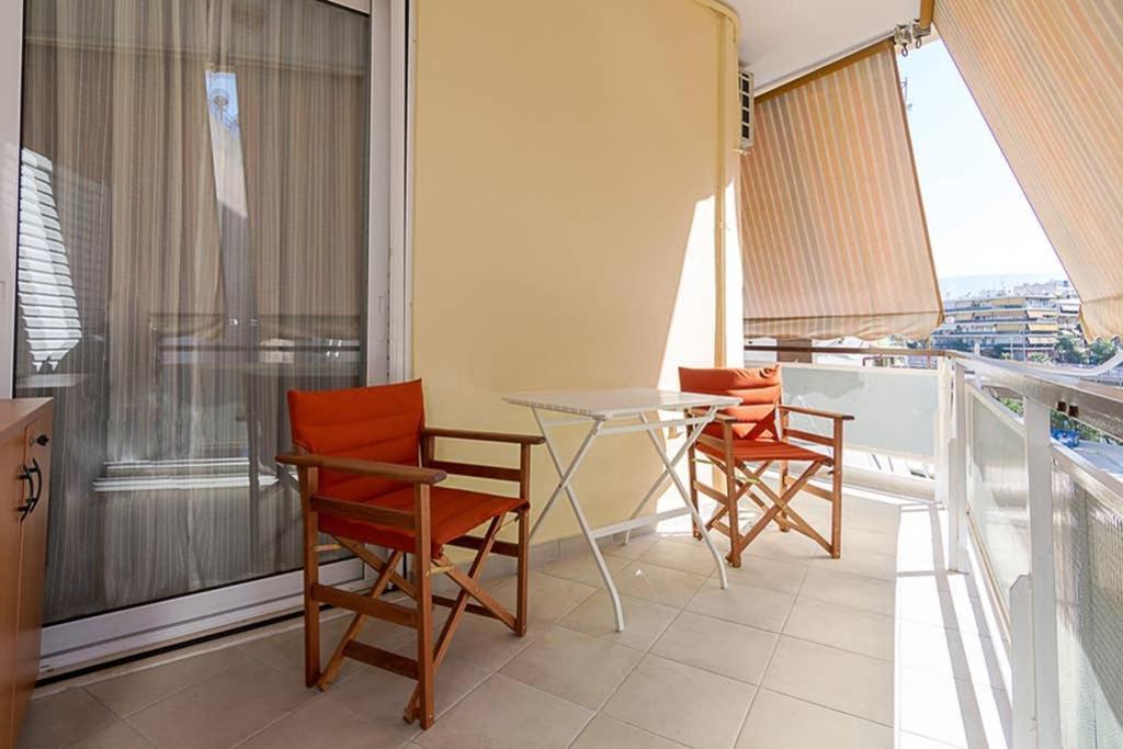 Cozy Flat With 1 Bedroom Next To Metro Station アテネ エクステリア 写真